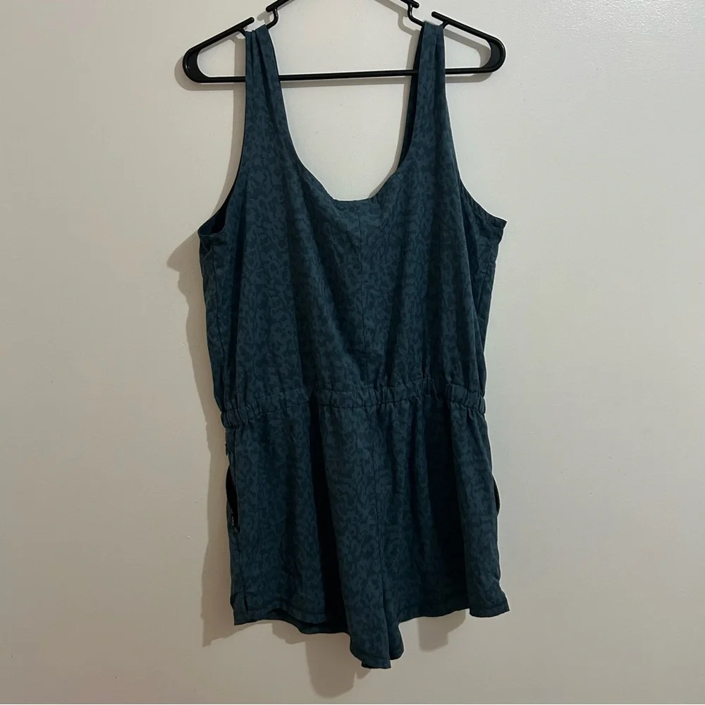Women’s prAna Railay Romper In Blue Leopard Print Size Large - Picture 4 of 4